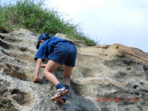 岩を登るぞ。
