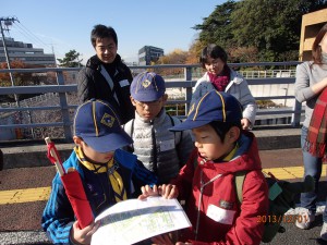 地図を見て、次はどこか、を確認中！