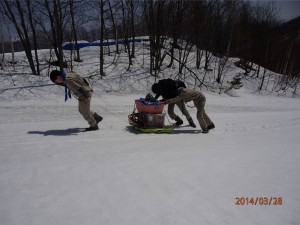 みんなで力を合わせて荷揚げだい！！